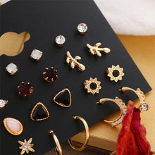 Load image into Gallery viewer, Heart Stud Earrings <3