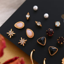 Load image into Gallery viewer, Heart Stud Earrings <3