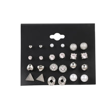 Load image into Gallery viewer, Heart Stud Earrings <3