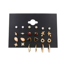 Load image into Gallery viewer, Heart Stud Earrings <3
