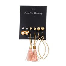 Load image into Gallery viewer, Heart Stud Earrings <3
