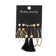 Load image into Gallery viewer, Heart Stud Earrings <3