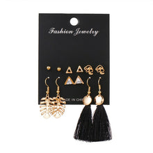 Load image into Gallery viewer, Heart Stud Earrings <3