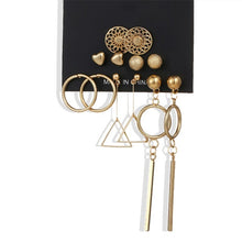 Load image into Gallery viewer, Heart Stud Earrings <3