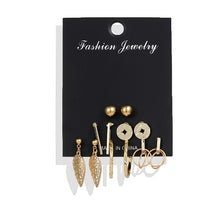 Load image into Gallery viewer, Heart Stud Earrings <3