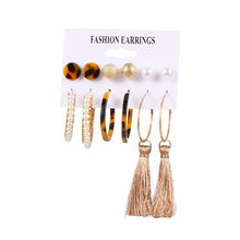 Load image into Gallery viewer, Heart Stud Earrings <3